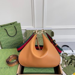 Gucci Attache Small Shoulder Bag in Orange Leather