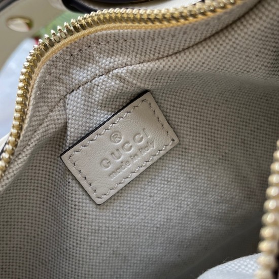 Gucci Attache Medium Shoulder Bag in White Leather