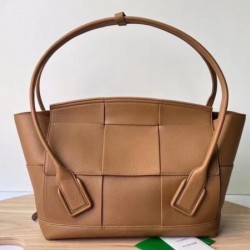 Bottega Veneta Arco Medium Bag In Caramel Grained Leather