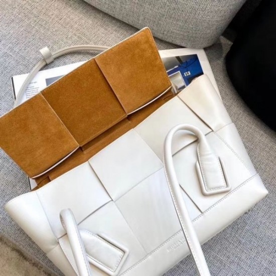 Bottega Veneta Arco Medium Bag In White Intrecciato Calfskin