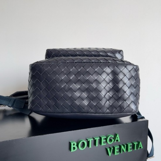 Bottega Veneta Medium Backpack In Dark Blue Intrecciato Calfskin