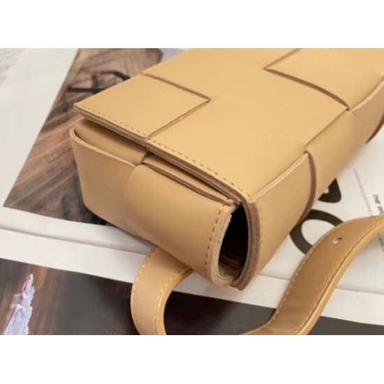 Bottega Veneta Cassette Belt Bag In Beige Intrecciato Leather