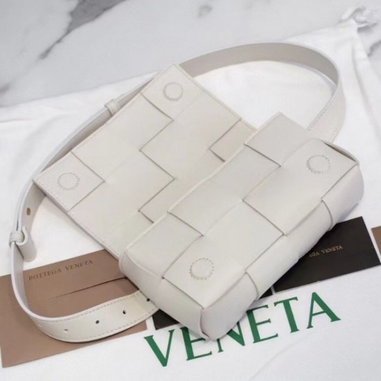 Bottega Veneta Cassette Belt Bag In White Intrecciato Leather