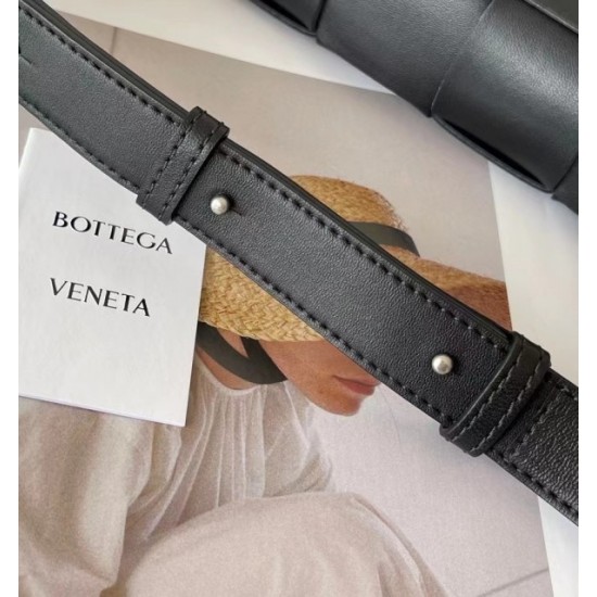 Bottega Veneta Cassett Bag In Black Intrecciato Lambskin