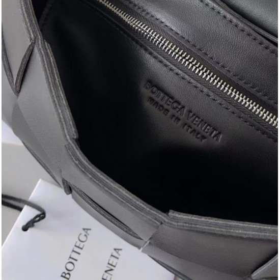 Bottega Veneta Cassett Bag In Black Intrecciato Lambskin