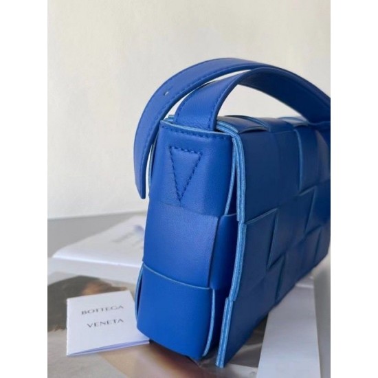 Bottega Veneta Cassett Bag In Blue Intrecciato Lambskin