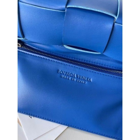 Bottega Veneta Cassett Bag In Blue Intrecciato Lambskin