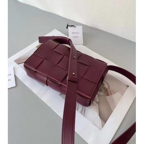 Bottega Veneta Cassett Bag In Bordeaux Intrecciato Lambskin