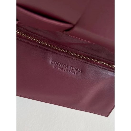 Bottega Veneta Cassett Bag In Bordeaux Intrecciato Lambskin