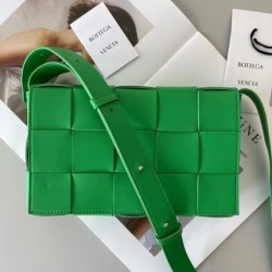 Bottega Veneta Cassett Bag In Green Intrecciato Lambskin