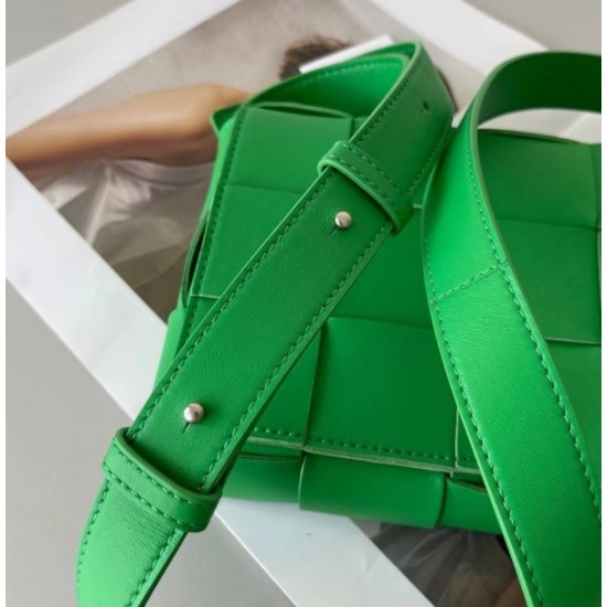 Bottega Veneta Cassett Bag In Green Intrecciato Lambskin