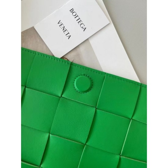 Bottega Veneta Cassett Bag In Green Intrecciato Lambskin