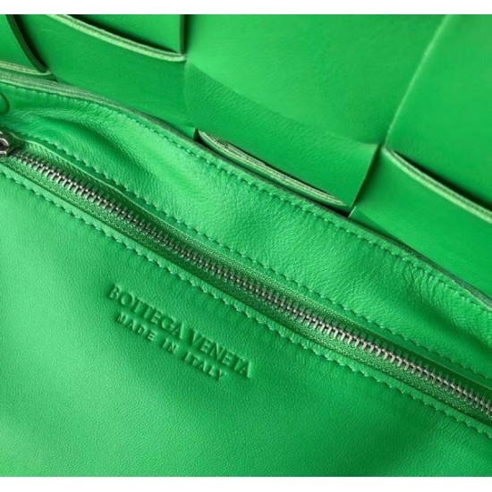 Bottega Veneta Cassett Bag In Green Intrecciato Lambskin