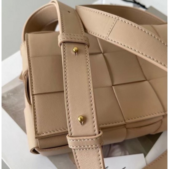 Bottega Veneta Cassett Bag In Porridge Intrecciato Lambskin