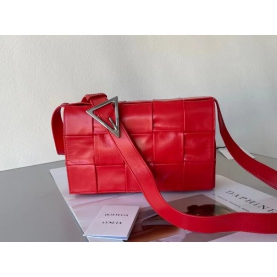 Bottega Veneta Cassett Bag In Red Wrinkled Calfskin