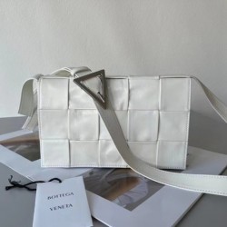 Bottega Veneta Cassett Bag In White Wrinkled Calfskin