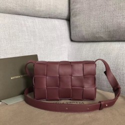 Bottega Veneta Cassette Bag In Bordeaux Lambskin