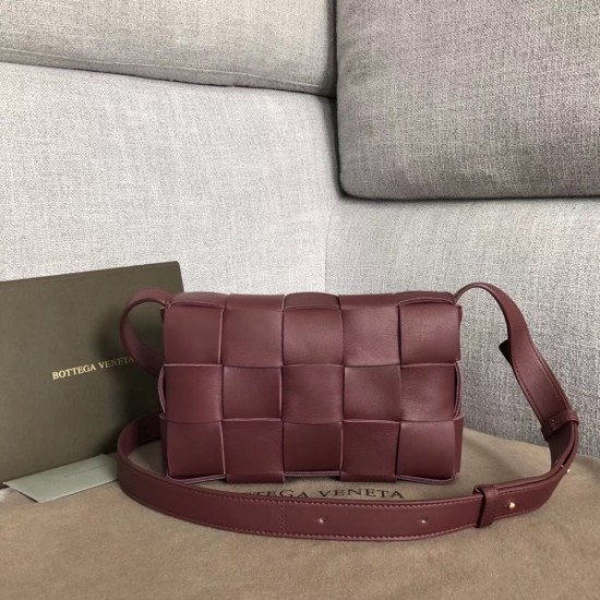 Bottega Veneta Cassette Bag In Bordeaux Lambskin