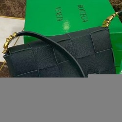 Bottega Veneta Cassette Bag In Green Grained Leather