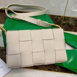 Bottega Veneta Cassette Bag In White Grained Leather