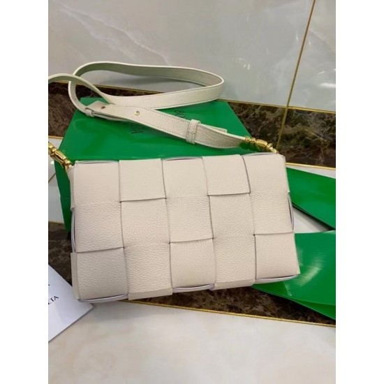 Bottega Veneta Cassette Bag In White Grained Leather