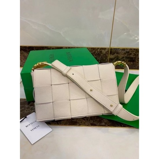 Bottega Veneta Cassette Bag In White Grained Leather