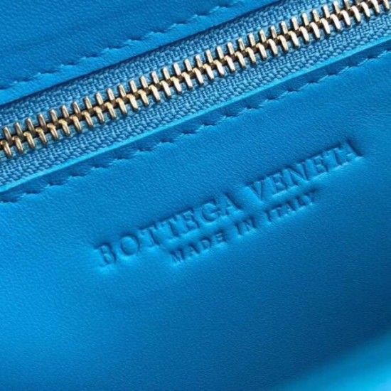 Bottega Veneta Chain Cassette Bag In Blue Calfskin