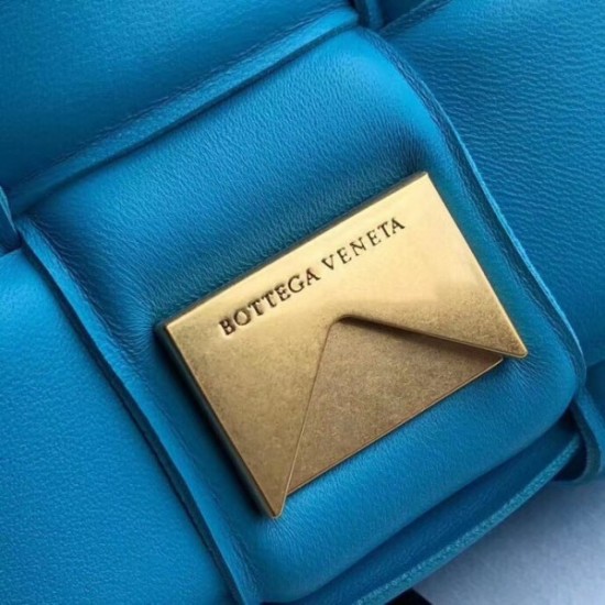 Bottega Veneta Chain Cassette Bag In Blue Calfskin