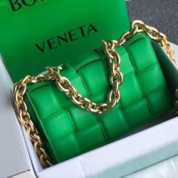 Bottega Veneta Chain Cassette Bag In Green Calfskin