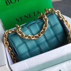 Bottega Veneta Chain Cassette Bag In Linoleum Calfskin