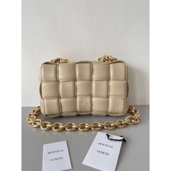 Bottega Veneta Chain Cassette Bag In Porridge Lambskin