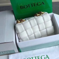 Bottega Veneta Chain Cassette Bag In White Calfskin