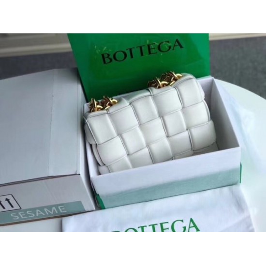 Bottega Veneta Chain Cassette Bag In White Calfskin