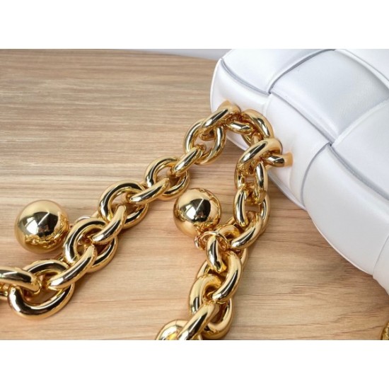 Bottega Veneta Chain Cassette Bag In White Lambskin