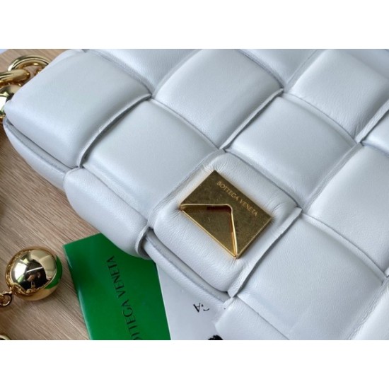 Bottega Veneta Chain Cassette Bag In White Lambskin