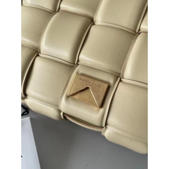 Bottega Veneta Padded Cassette Bag In Porridge Lambskin