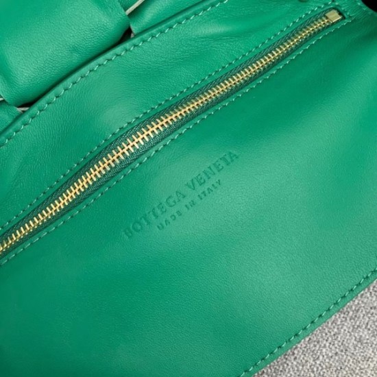 Bottega Veneta Padded Cassette Bag In Racing Green Calfskin