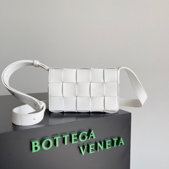 Bottega Veneta Small Cassette Bag In White Intrecciato Lambskin