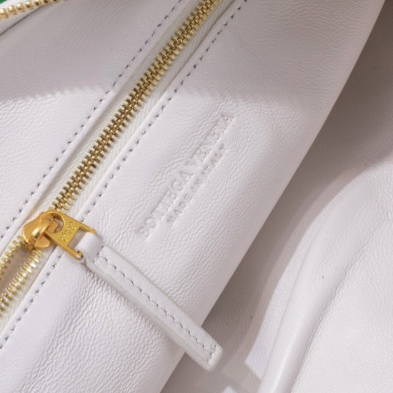 Bottega Veneta BV Jodie Teen Bag In White Intrecciato Leather