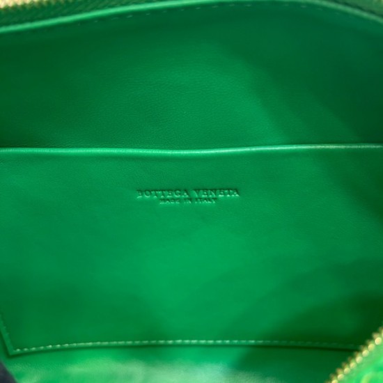 Bottega Veneta Loop Small Bag In Green Intrecciato Lambskin