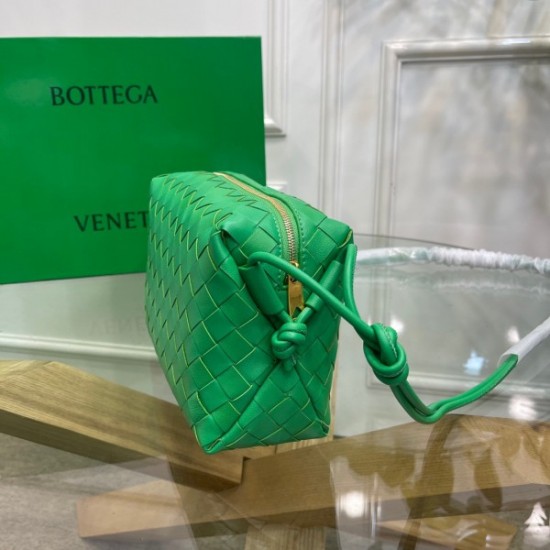 Bottega Veneta Loop Small Bag In Green Intrecciato Lambskin