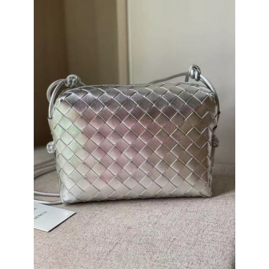 Bottega Veneta Small Loop Bag In Silver Intrecciato Lambskin