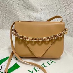 Bottega Veneta Mount Medium Envelope Bag In Almond Calfskin