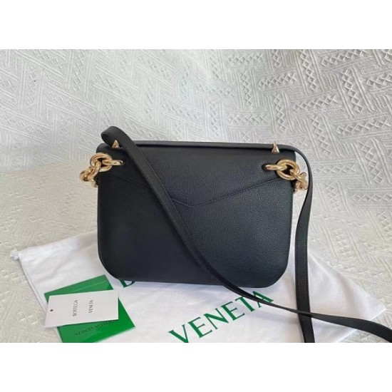 Bottega Veneta Mount Medium Envelope Bag In Black Leather