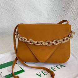 Bottega Veneta Mount Medium Envelope Bag In Cob Leather