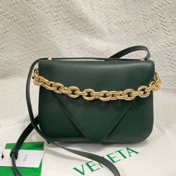 Bottega Veneta Mount Medium Envelope Bag In Green Calfskin