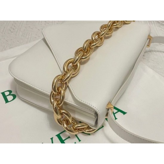 Bottega Veneta Mount Medium Envelope Bag In White Calfskin