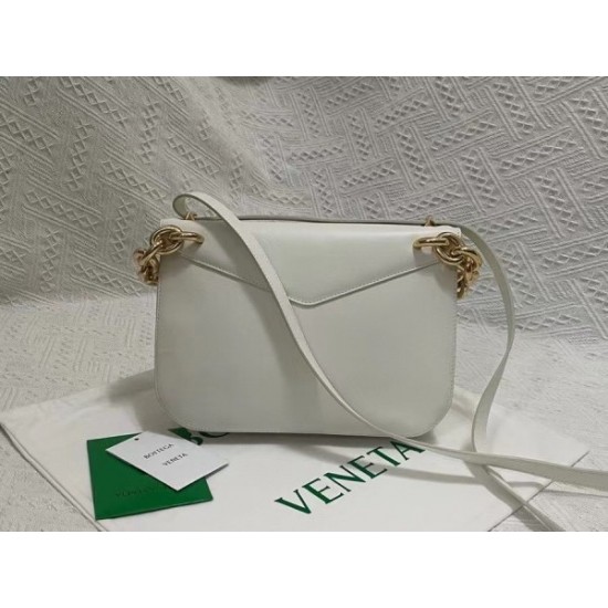 Bottega Veneta Mount Medium Envelope Bag In White Calfskin