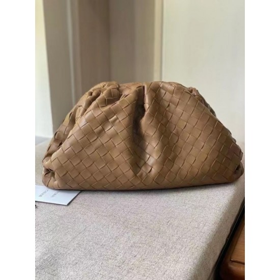 Bottega Veneta Large Pouch Clutch In Caramel Intrecciato Lambskin