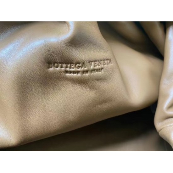 Bottega Veneta Large Pouch Clutch In Caramel Intrecciato Lambskin